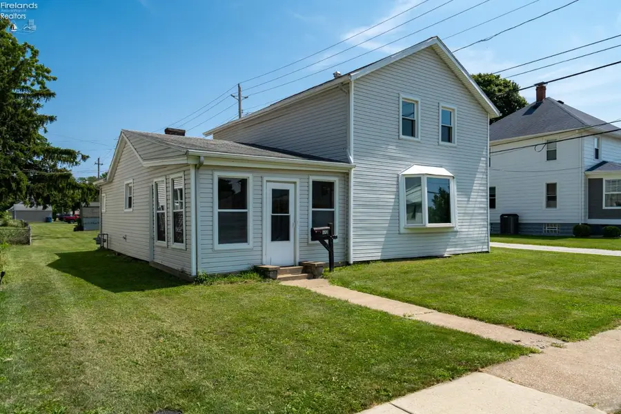 513 Washington Street, Port Clinton, OH 43452 - #3