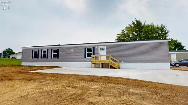 410 E Walton Street #61, Willard, OH 44890