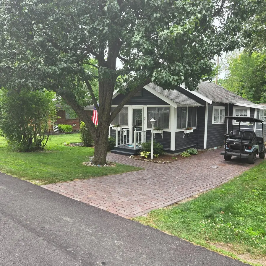621 E 5th Street, Lakeside, OH 43440 - #2