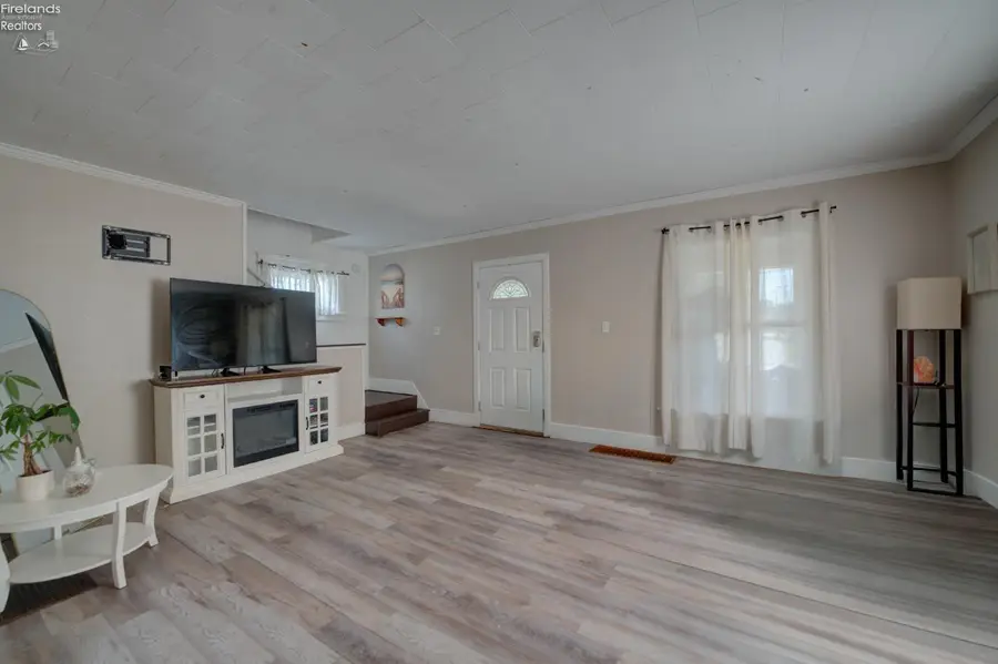 701 Tenney Avenue, Amherst, OH 44001 - #3