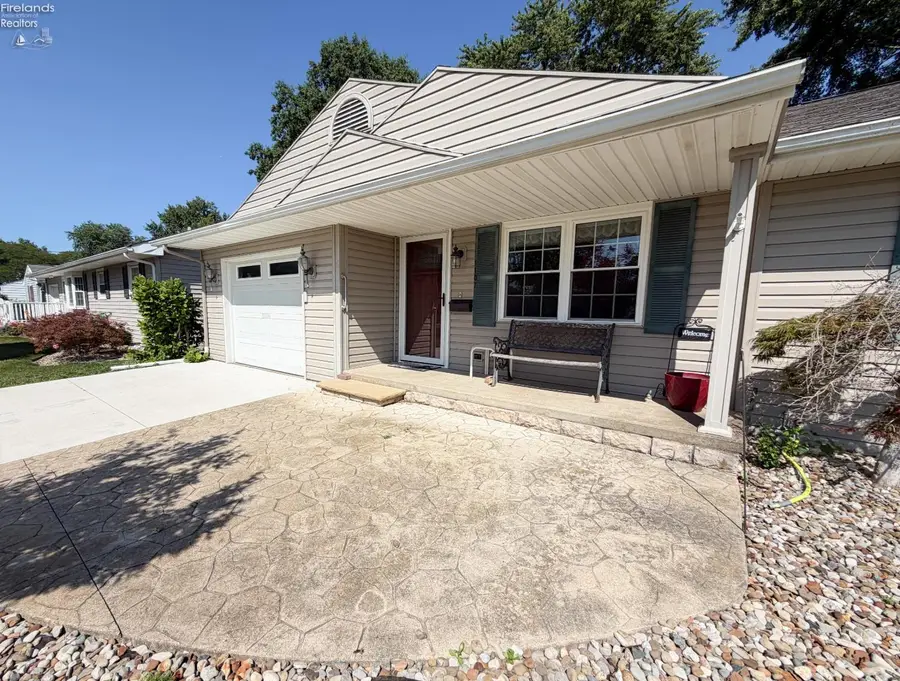 1107 Columbia Avenue, Port Clinton, OH 43452 - #3