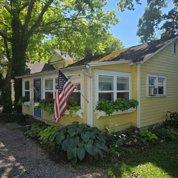 422 Oak Avenue, Lakeside, OH 43440
