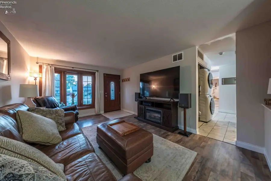 303 Erieview, Sheffield Lake, OH 44054 - #3