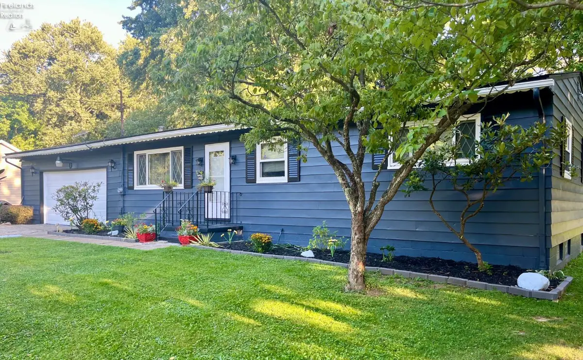 1400 Linger Drive, New Franklin, OH 44216 - #1