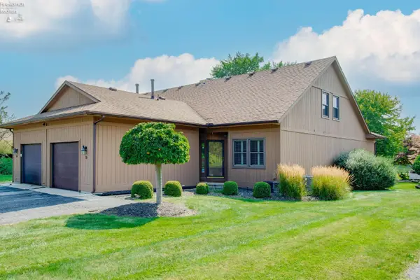 70 N Harbors End, Port Clinton, OH 43452