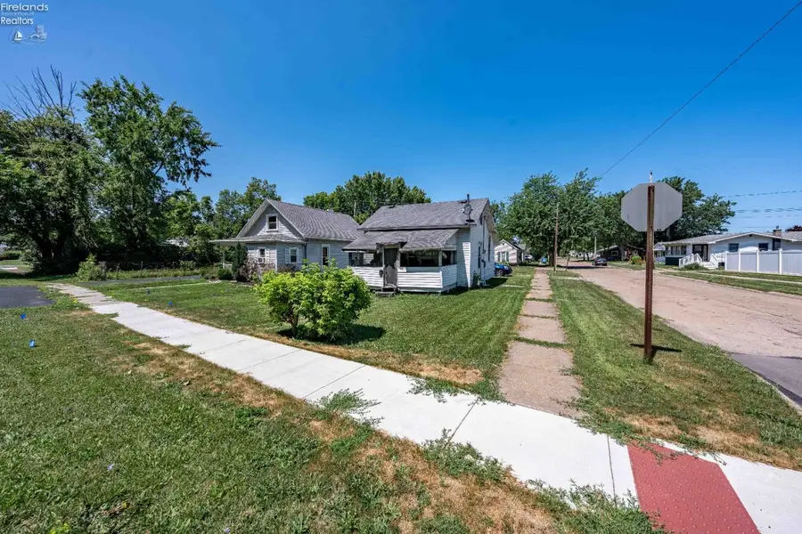 1017 E State Street, Port Clinton, OH 43452 - #2