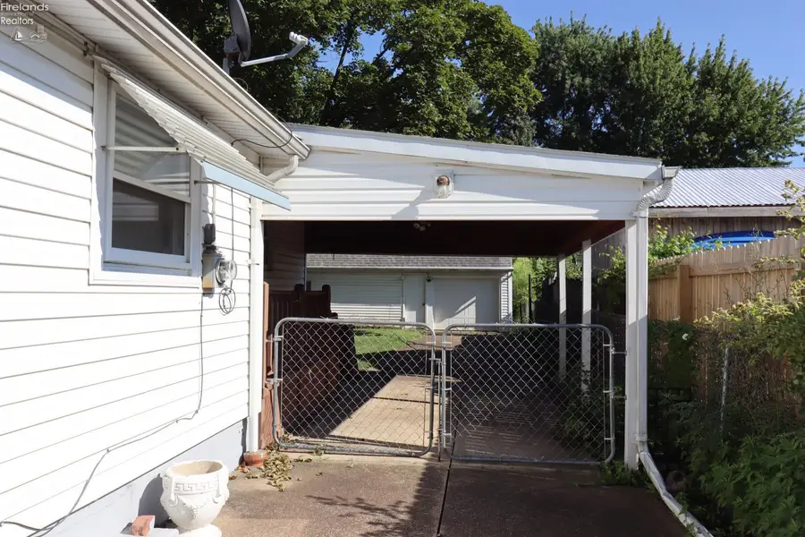 1104 W Madison Street, Sandusky, OH 44870 - #3