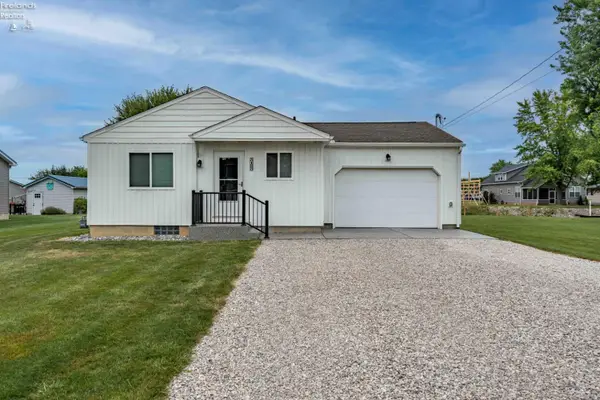 3125 W Canal Road, Port Clinton, OH 43452