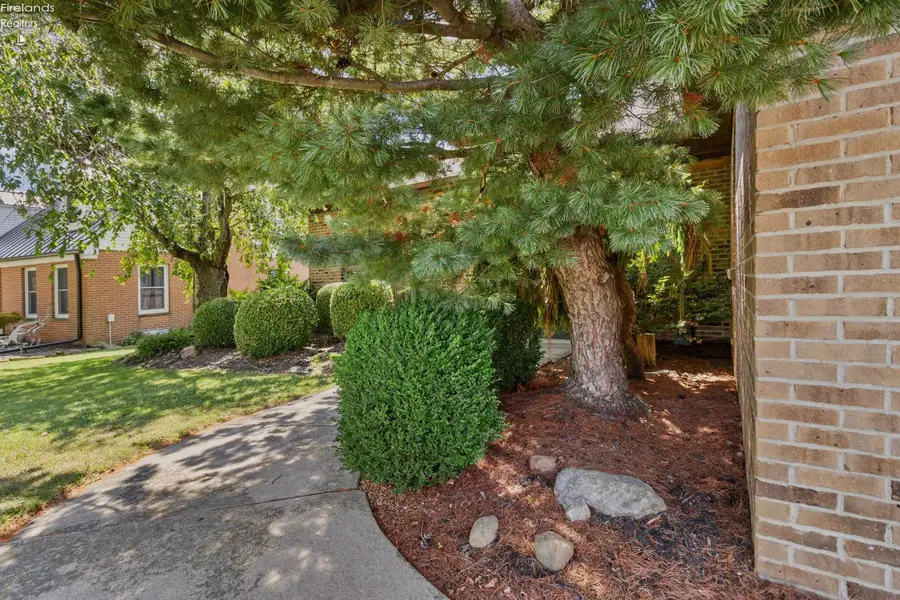 838 Bellaire Drive, Bellevue, OH 44811 - #3