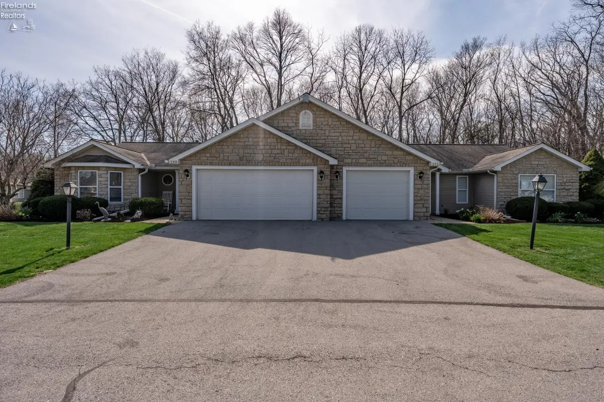 590 N Vineyard Circle, Port Clinton, OH 43452 - #1