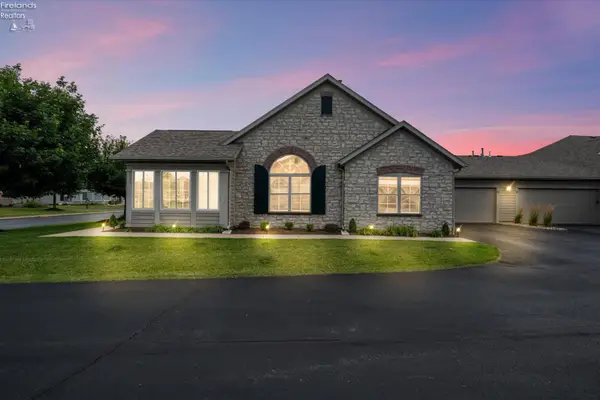 2749 N Canterbury #D, Port Clinton, OH 43452