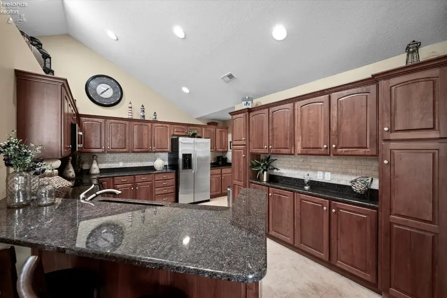 2749 N Canterbury #D, Port Clinton, OH 43452 - #2