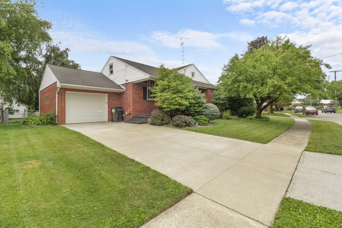 311 Albina Drive, Bellevue, OH 44811 - #1