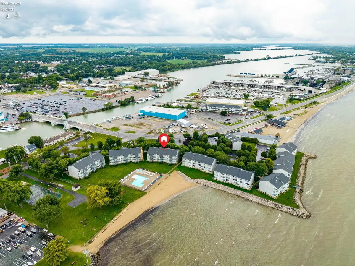216 W Lakeshore Drive #E, Port Clinton, OH 43452 - #1