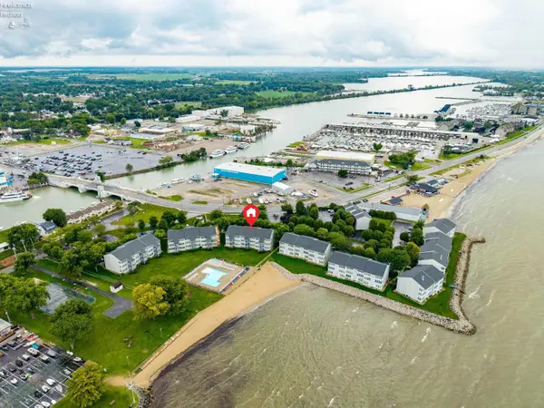 216 W Lakeshore Drive #E, Port Clinton, OH 43452