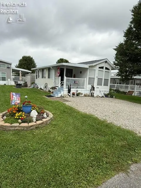 1920 S Bayshore Road #64, Marblehead, OH 43440