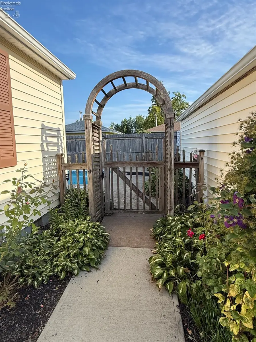 1326 W 29th, Lorain, OH 44052 - #2
