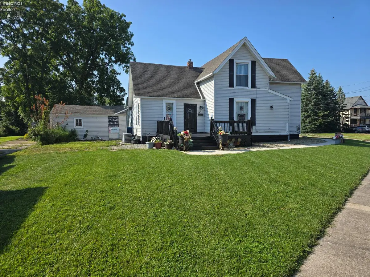 1247 W Erie Avenue, Lorain, OH 44052 - #1