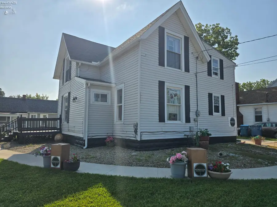 1247 W Erie Avenue, Lorain, OH 44052 - #3