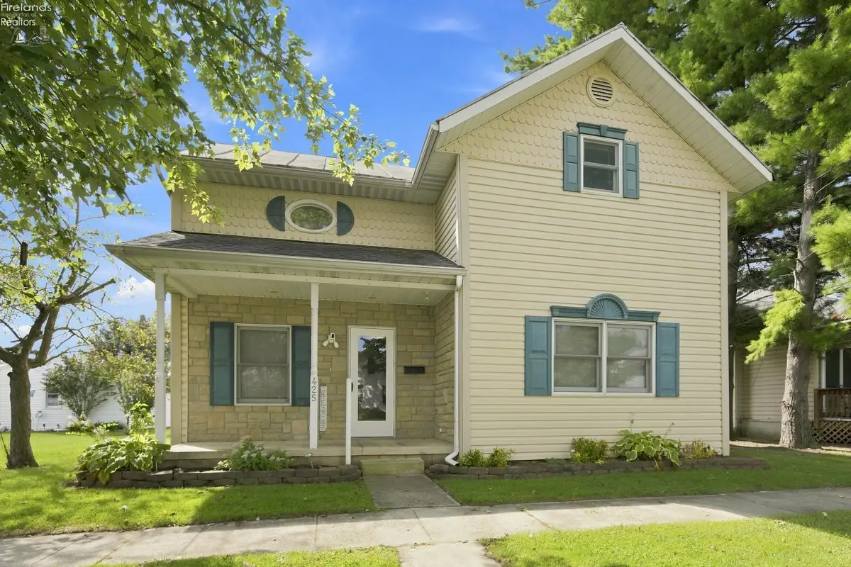 425 W Stevenson Street, Gibsonburg, OH 43431 - #1