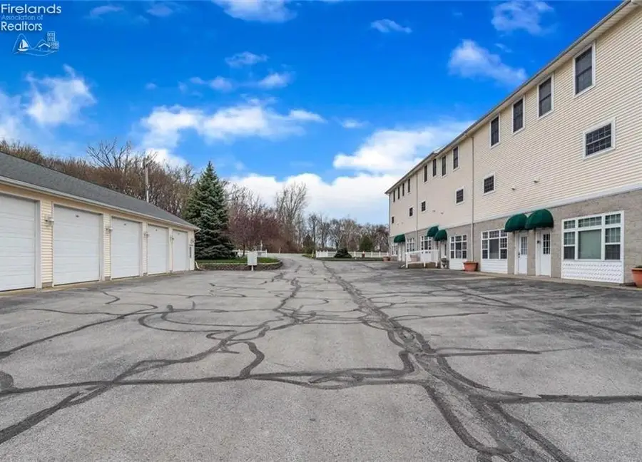 107 Legends Lane, Marblehead, OH 43440 - #2