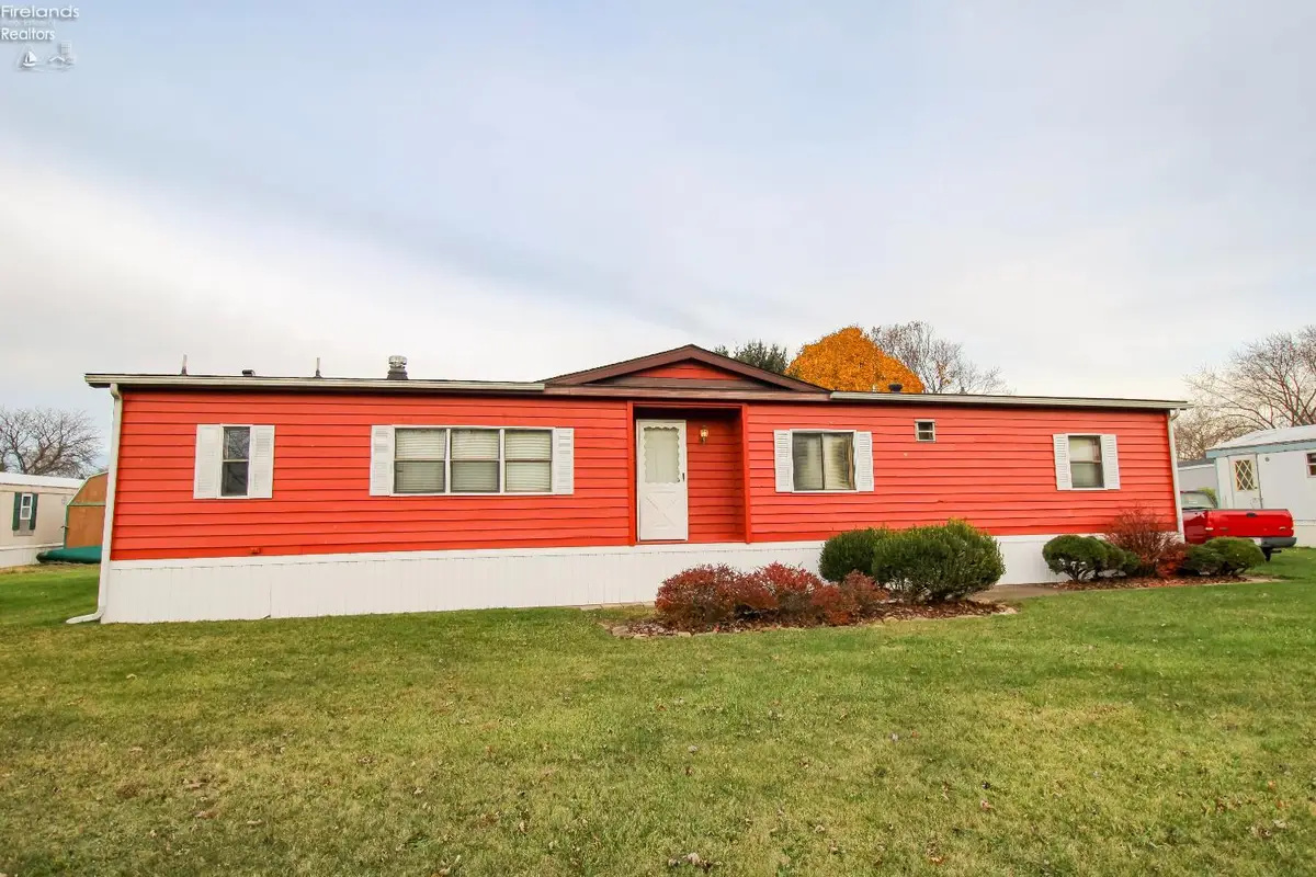 211 Sand Drive Drive, Vermilion, OH 44809 - #1