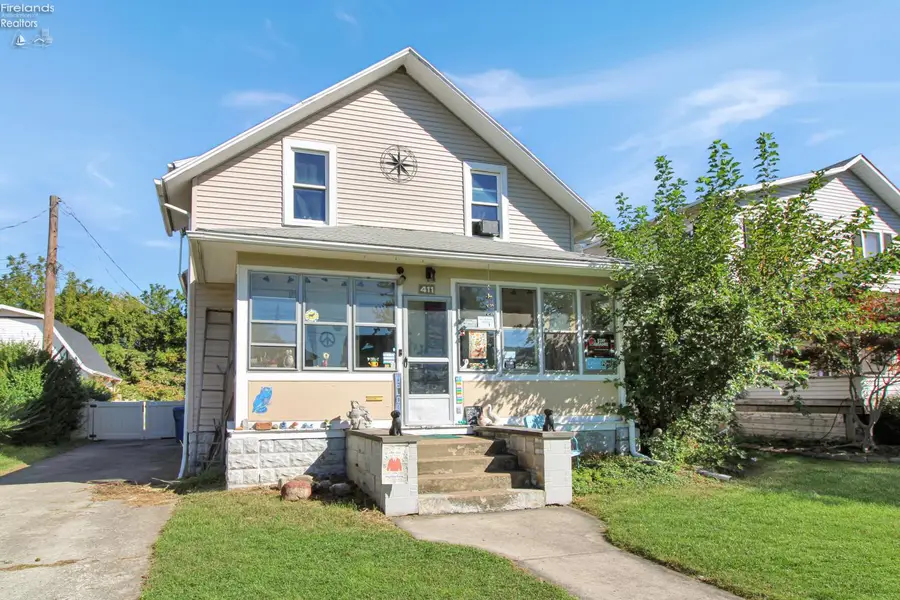 411 E 4th Street, Port Clinton, OH 43452 - #2