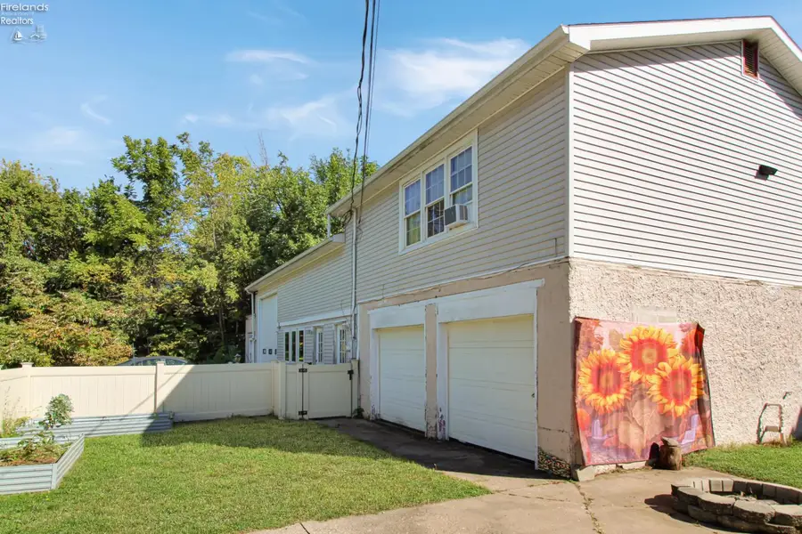 411 E 4th Street, Port Clinton, OH 43452 - #3