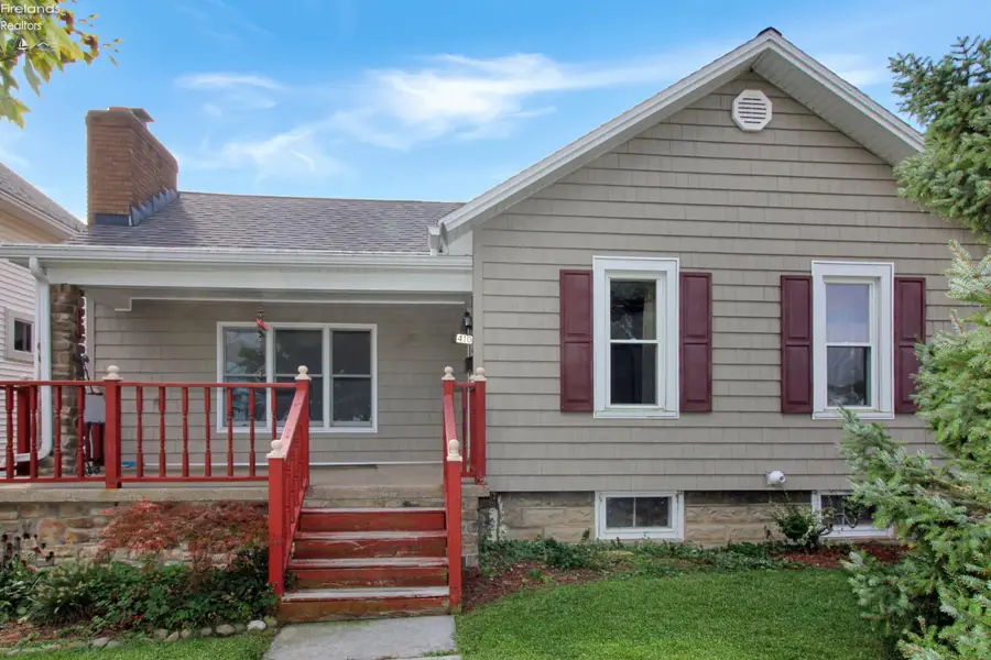 410 E 6th Street, Port Clinton, OH 43452 - #3