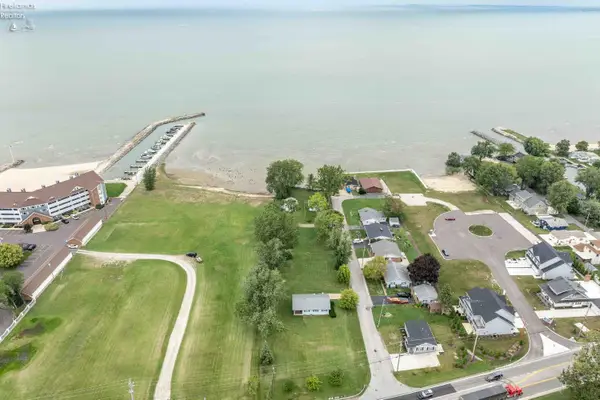 116 N Shawnee Drive, Port Clinton, OH 43452