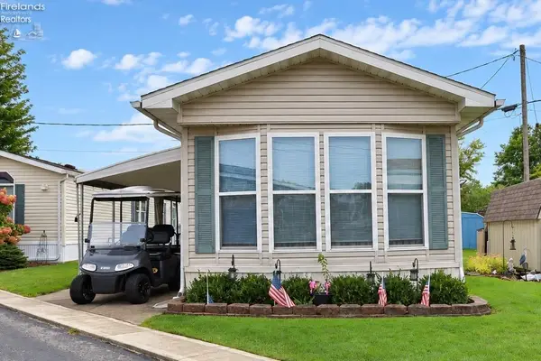 8175 E North Shore Boulevard #8, Marblehead, OH 43440