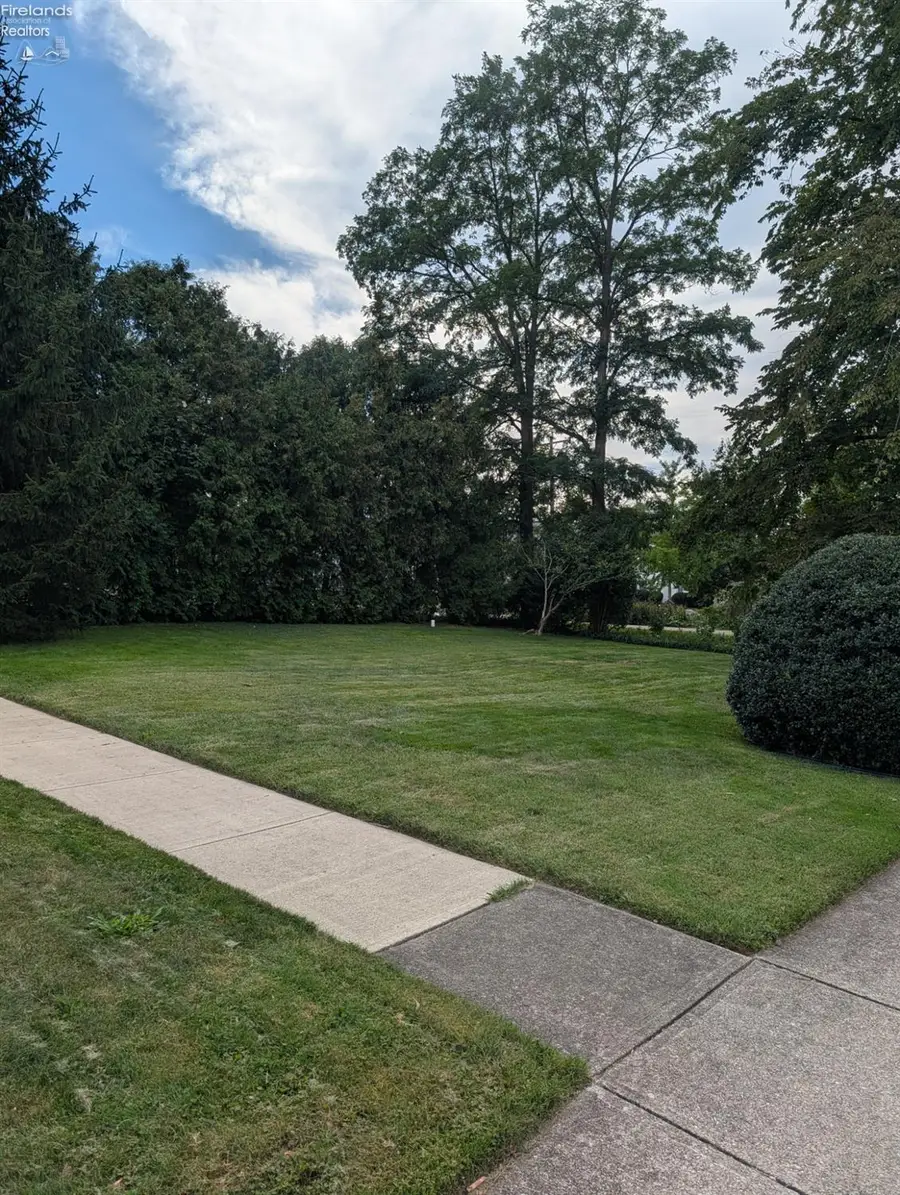 793 Park Avenue, Amherst, OH 44001 - #2