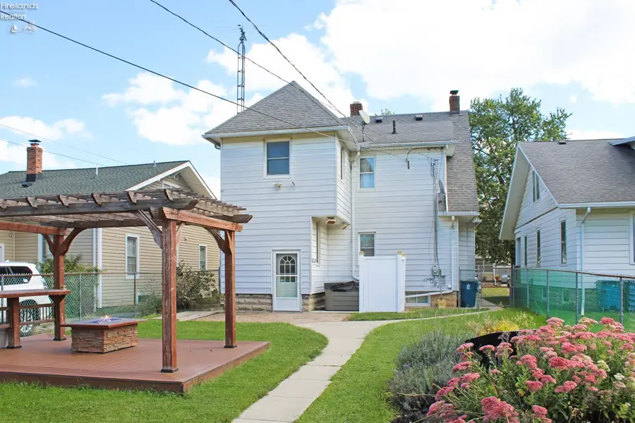 112 Hayes Avenue, Port Clinton, OH 43452 - #3