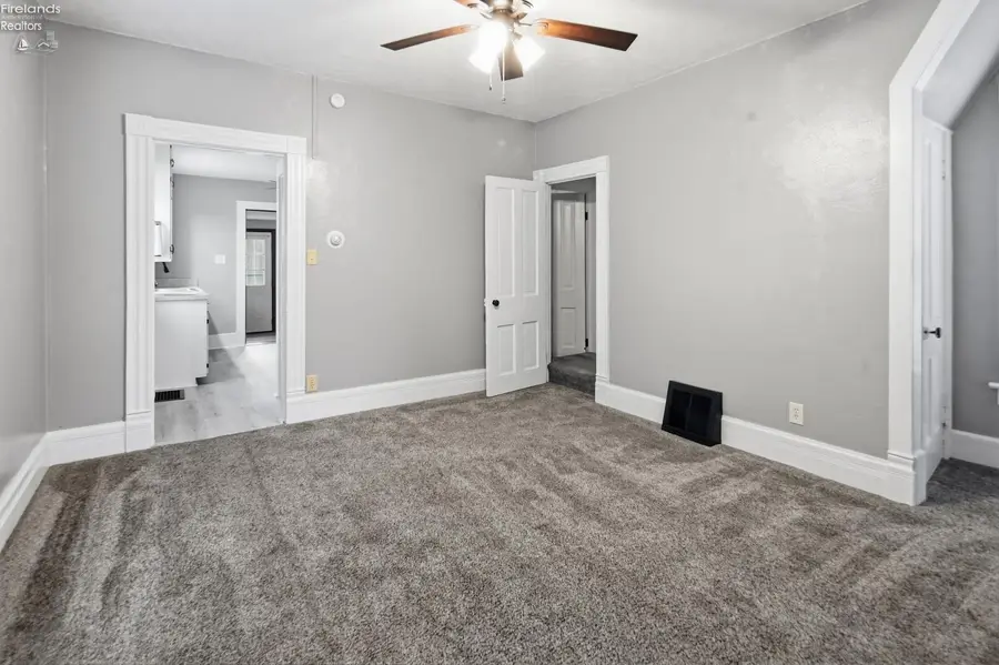327 Jackson Street, Fremont, OH 43420 - #2