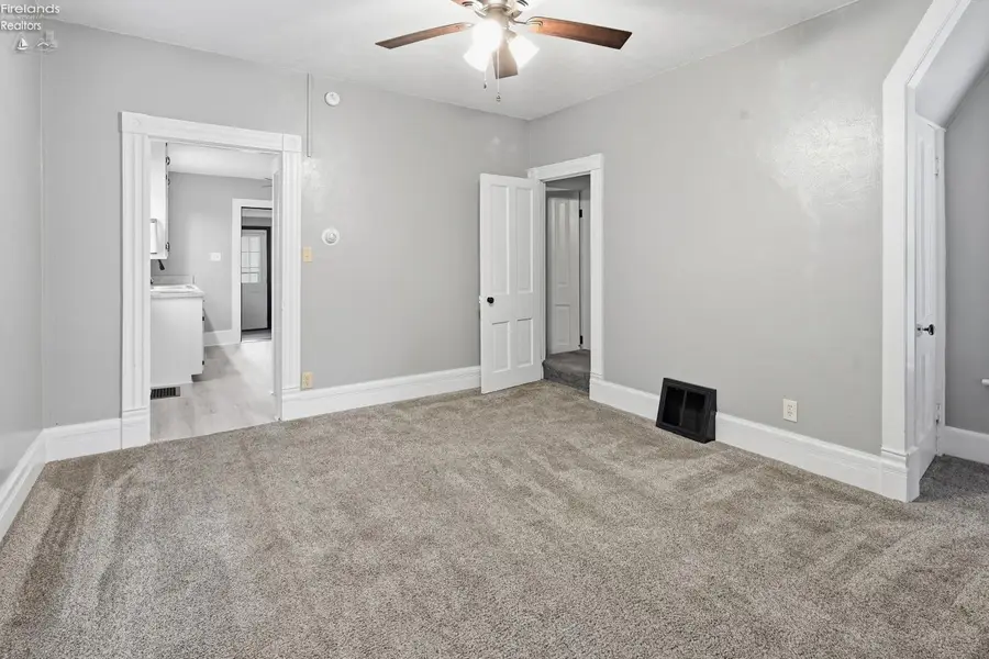 327 Jackson Street, Fremont, OH 43420 - #3