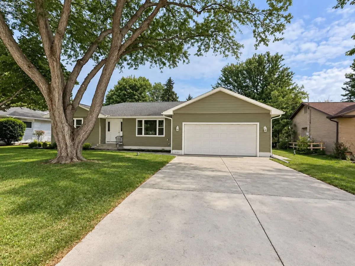 2124 Roselawn Drive, Fremont, OH 43420 - #1