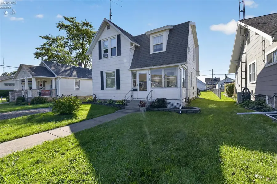 328 E 6th Street, Port Clinton, OH 43452 - #3