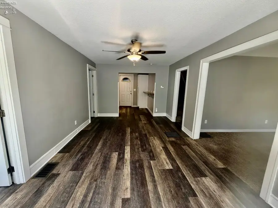 6 W Elm Street, Norwalk, OH 44857 - #2