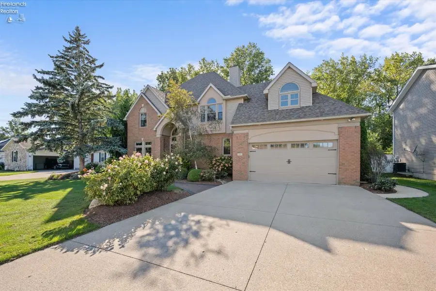 908 Glendale Drive, Port Clinton, OH 43452 - #3