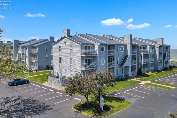 128 Clinton Reef Drive #128, Port Clinton, OH 43452