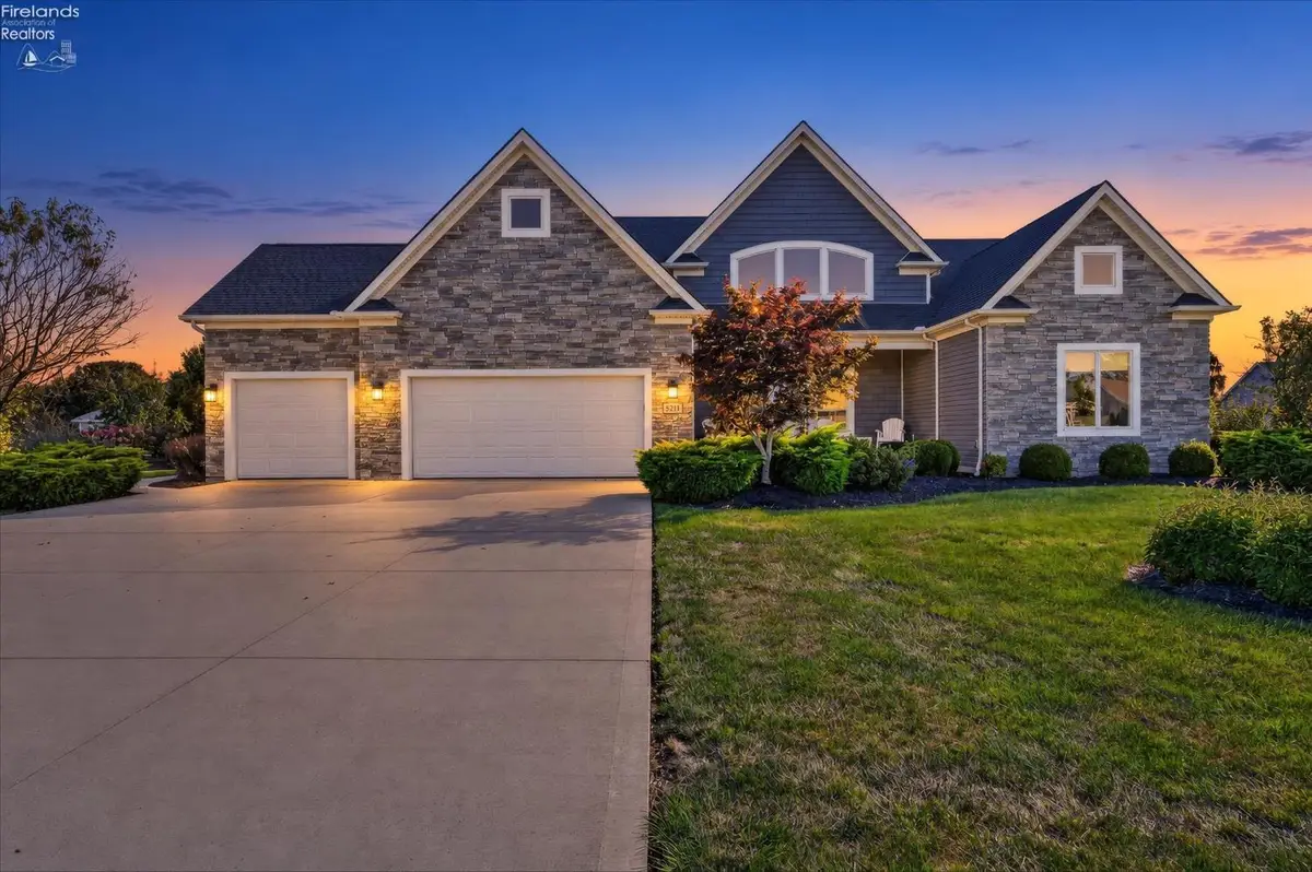 5211 E Bay Pointe Circle, Port Clinton, OH 43452 - #1