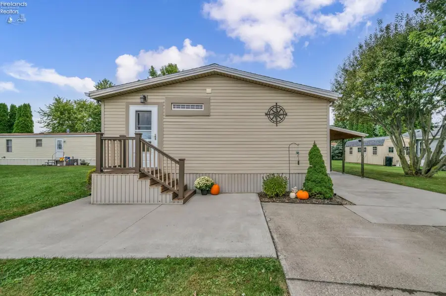 112 W Bass Circle, Marblehead, OH 43440 - #2