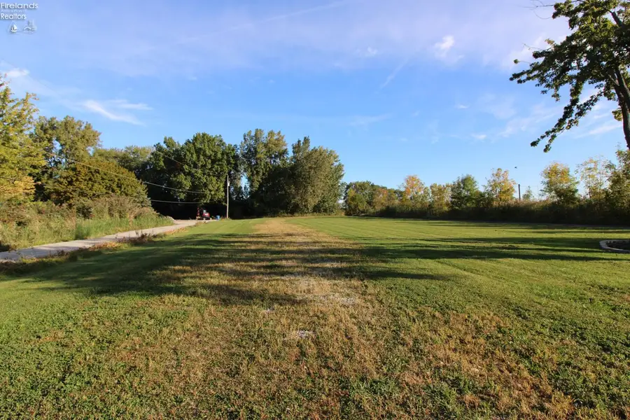 3255 W Lakeshore Drive, Port Clinton, OH 43452 - #3