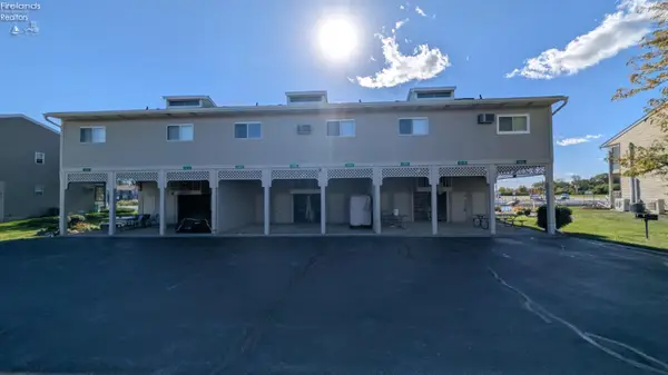 6484 N Harris Harbor Drive, Oak Harbor, OH 43449