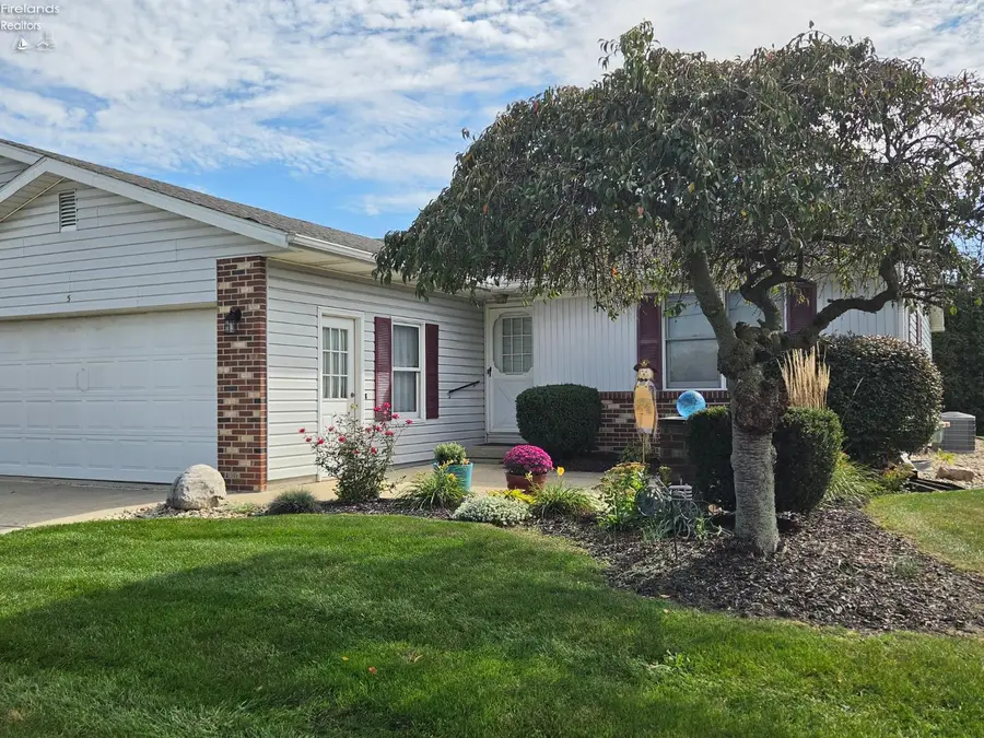 5 W Teakwood Court, Tiffin, OH 44883 - #2