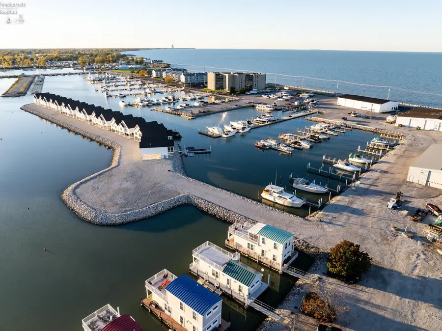537 W Lakeshore Drive #2, Port Clinton, OH 43452 - #3