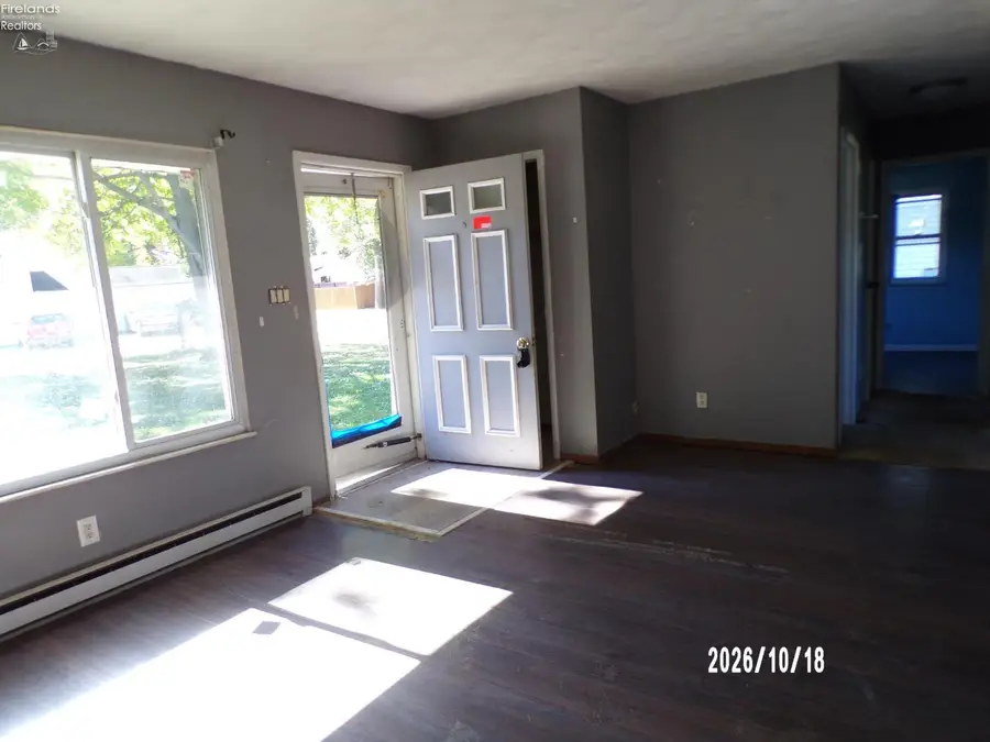 1058 Springwood Drive, Fremont, OH 43420 - #2