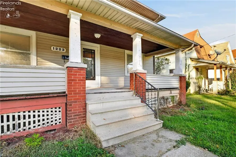 1222 W 6th Street, Lorain, OH 44052 - #3