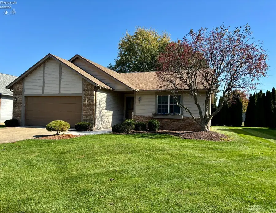 141 Briarwood Circle, Fremont, OH 43420 - #2