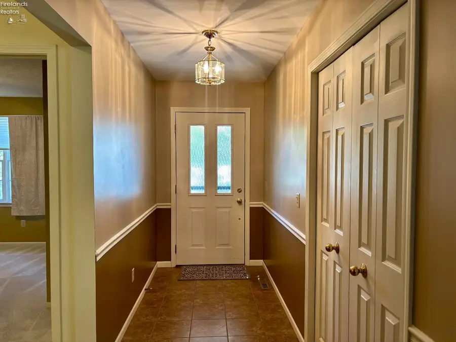 141 Briarwood Circle, Fremont, OH 43420 - #3